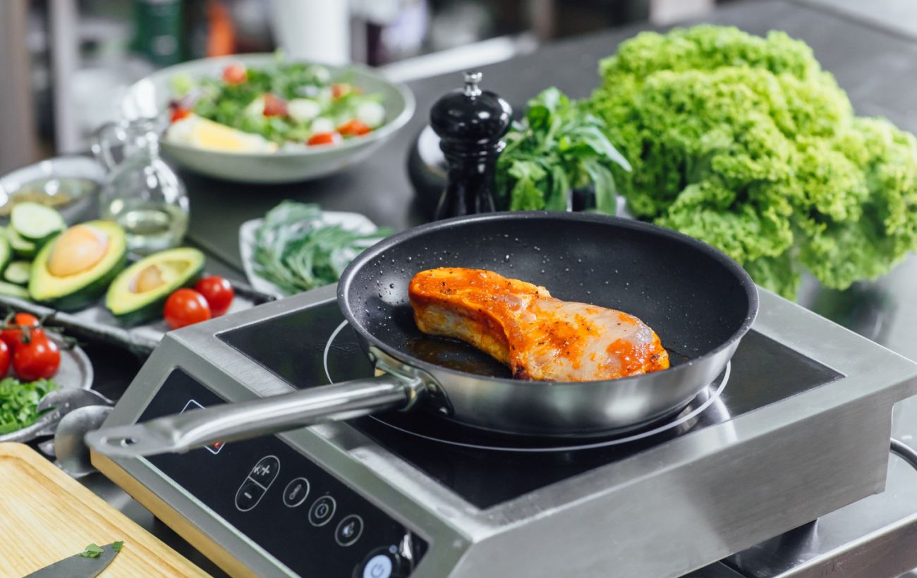 Зображення новини: Кухня буде чистою: 6 способів уникнути розбризкування жиру під час смаження