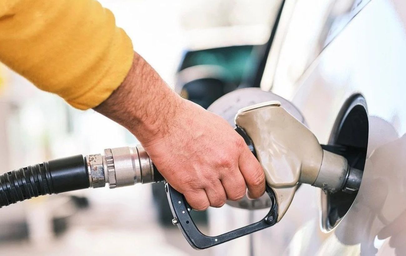 Зображення новини: Кешбек працює. Чому українці платять за пальне на 25-40% менше, ніж у ЄС: пояснення експертів