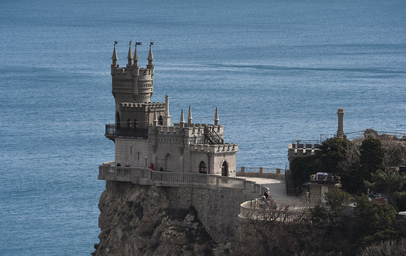 Зображення новини: Дерибан Ялти: ставлениця Аксьонова віддає заповідні схили під елітні готелі для росіян, - ЦНС