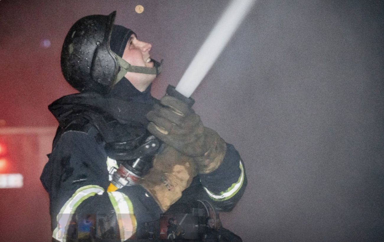 Зображення новини: Росіяни під ранок атакували Хмельницький: виникла масштабна пожежа (фото і відео)