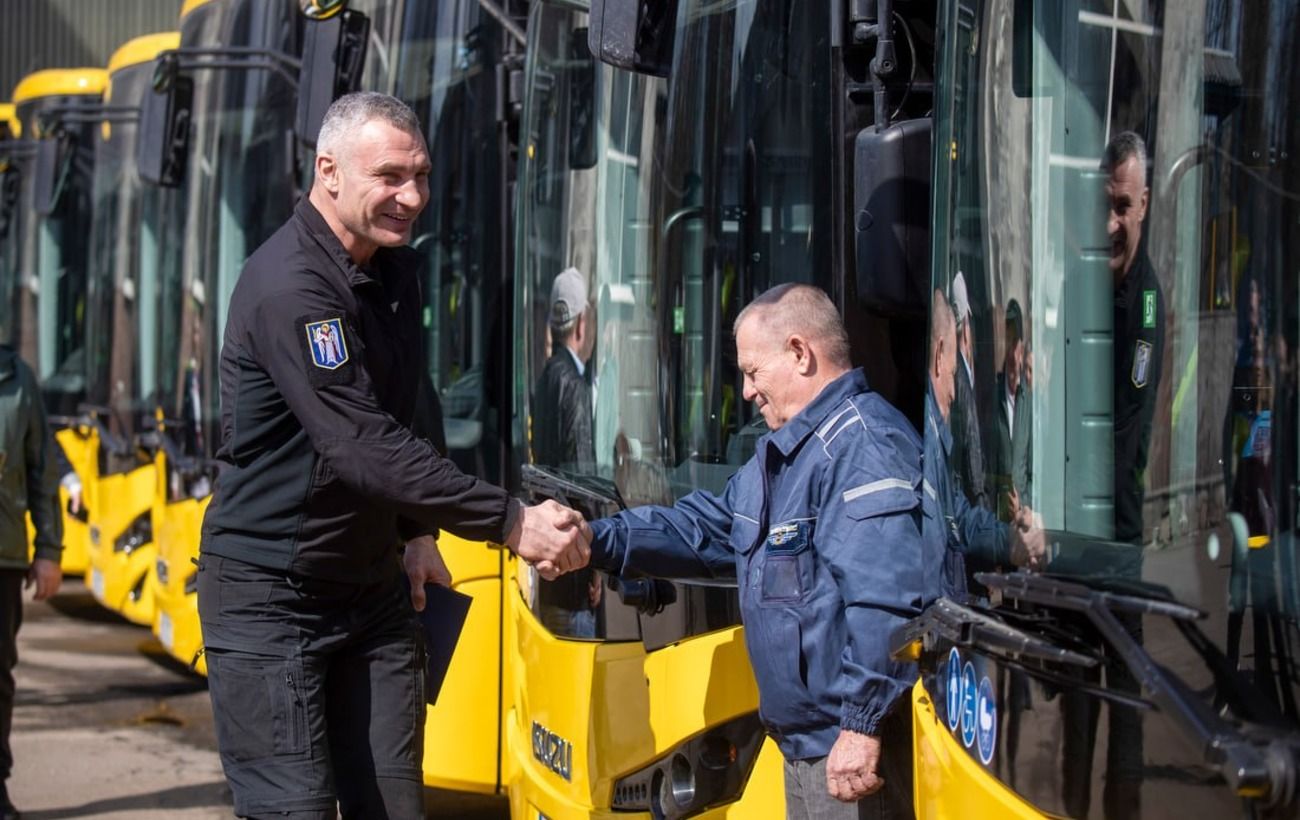 Зображення новини: В Києві вийшла на маршрути ще одна партія сучасних інклюзивних автобусів: Кличко розповів деталі