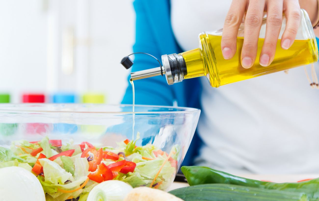 Зображення новини: Чим замінити майонез у салатах на Великдень: 5 кращих альтернатив