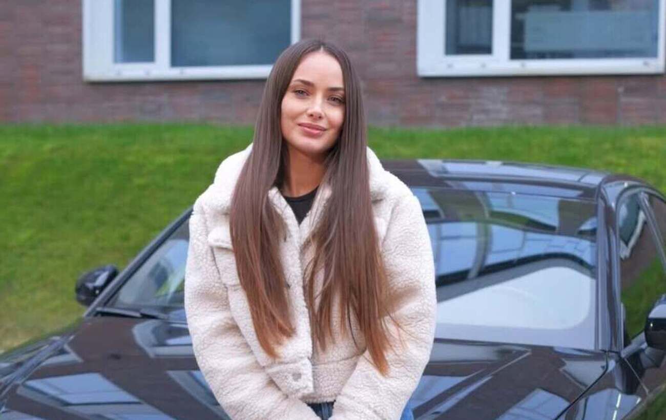 Зображення новини: "День понтів": Ксенія Мішина похизувалася машиною за 5 мільйонів (фото)