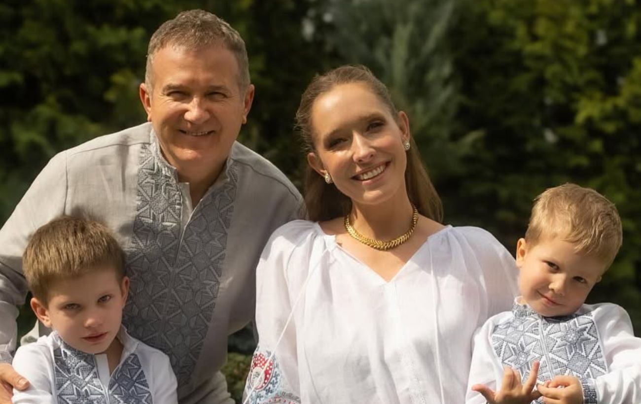 Зображення новини: Осадча і Горбунов у вишиванках замилували сімейним привітанням із Вербною неділею (відео)