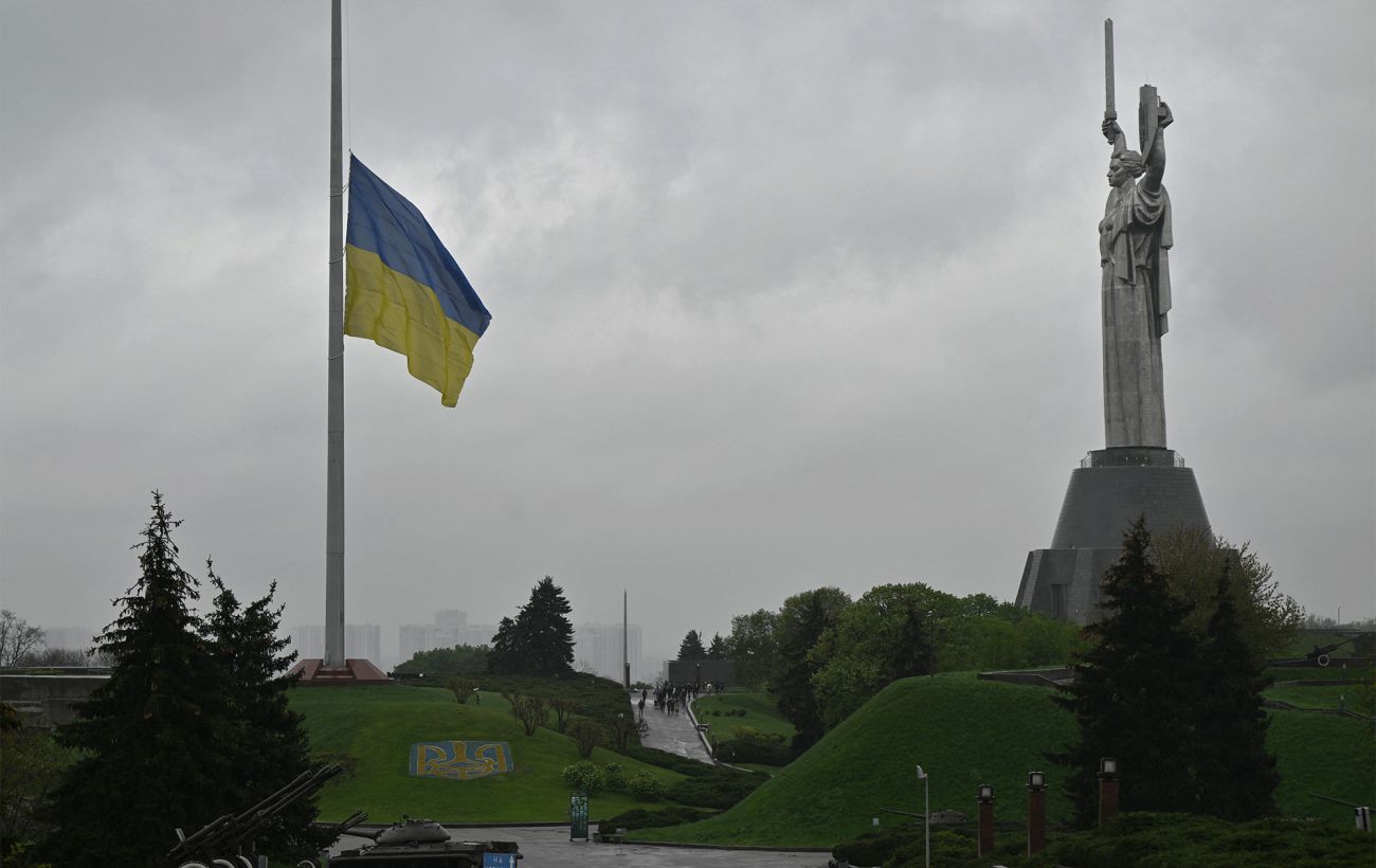 Зображення новини: У Києві приспустили головний прапор України: у чому причина