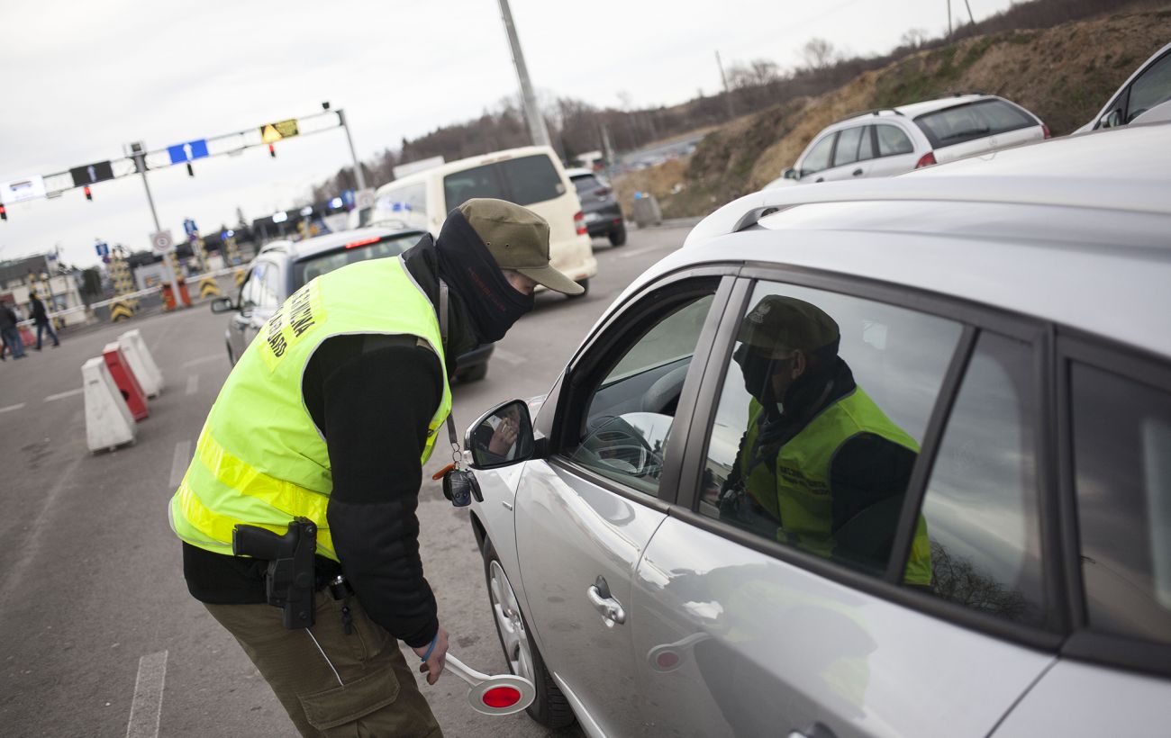 Зображення новини: Не тільки при виїзді. Чи мобілізовують чоловіків на кордоні й коли це стається