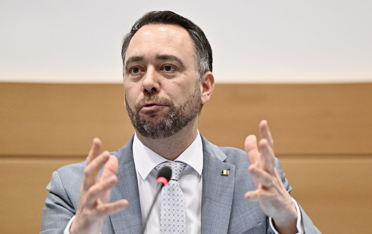 Зображення новини: За кількасот метрів впали ракети: глава МЗС Бельгії ледь не потрапив під обстріл в Лівані