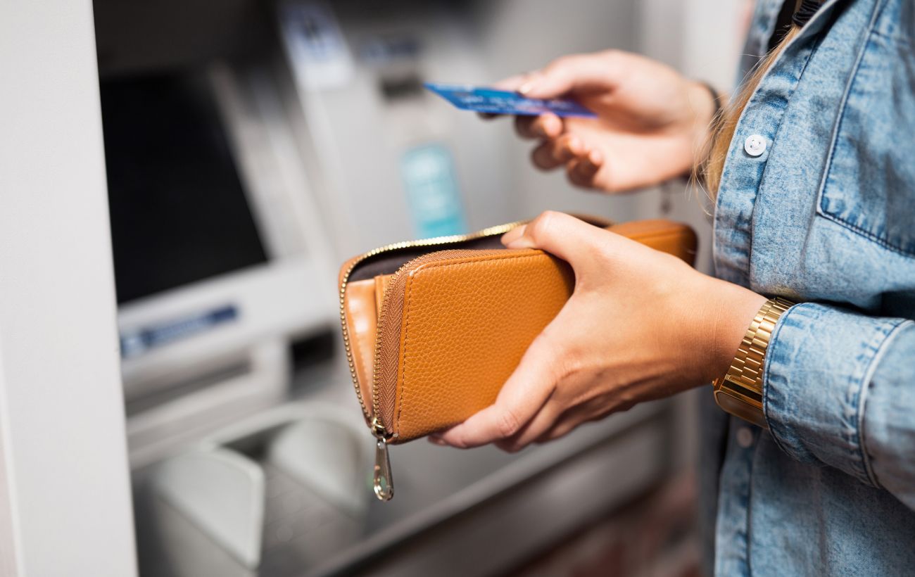 Зображення новини: "Ощадбанк" почав блокувати картки: у ПФУ пояснили причини та як не втратити виплати