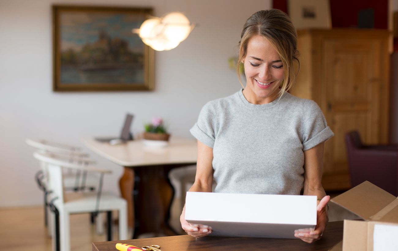 Зображення новини: Не встигли з посилками? Як "Нова пошта" та "Укрпошта" працюють на Великдень