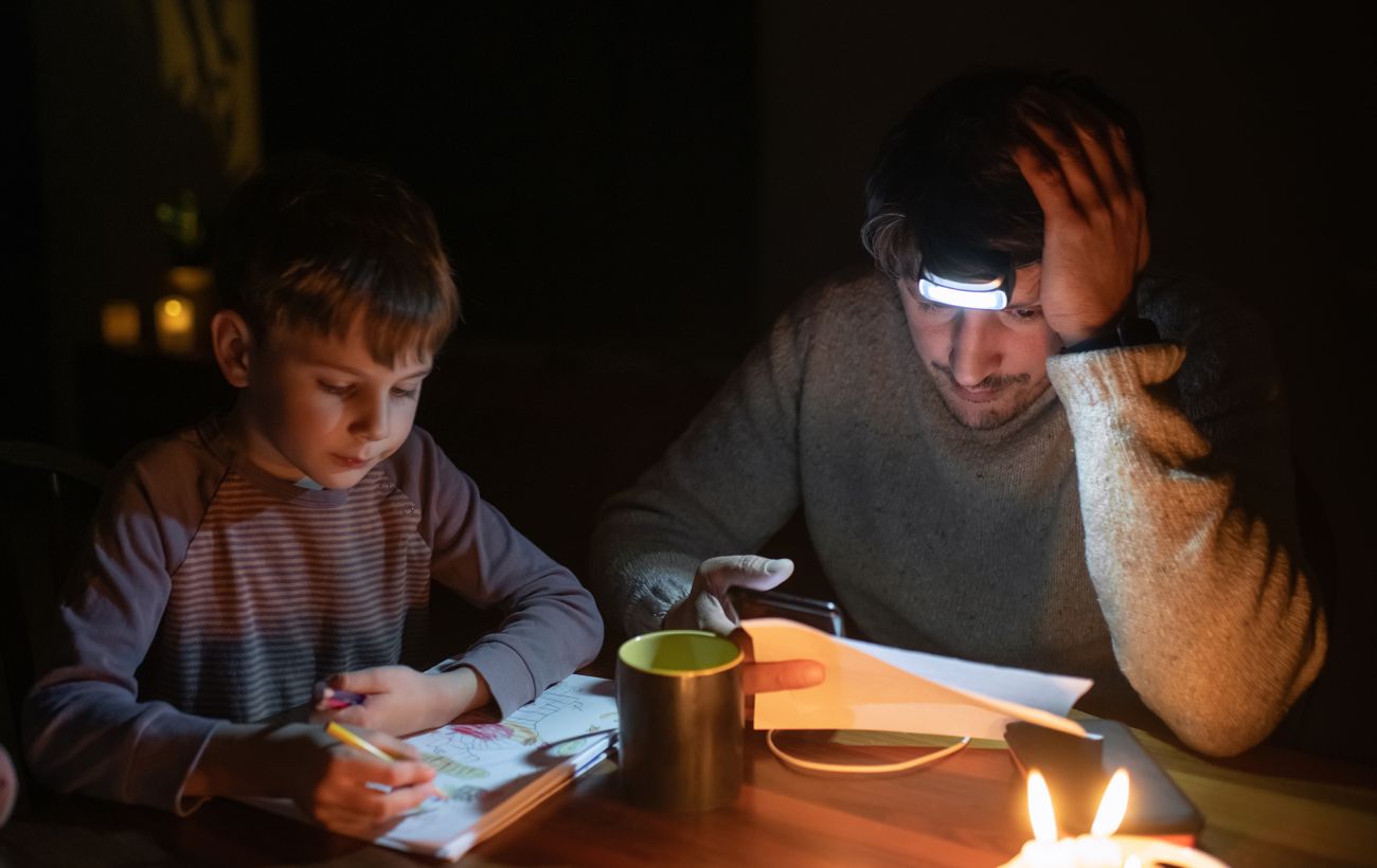 Зображення новини: Кому в Україні відключатимуть світло у понеділок: графіки на 13 квітня