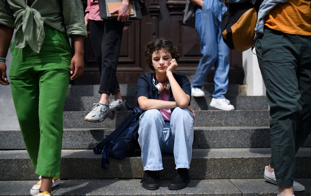 Зображення новини: Тихий крик у натовпі: чому ви почуваєтеся самотніми навіть у колі найкращих друзів