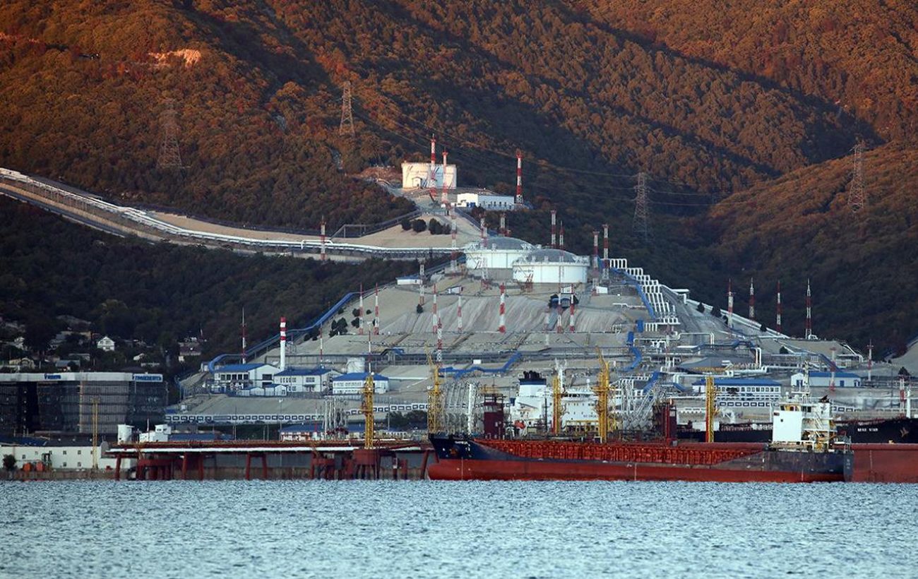 Зображення новини: Найбільший чорноморський порт РФ працює з обмеженнями після атак України, - Bloomberg