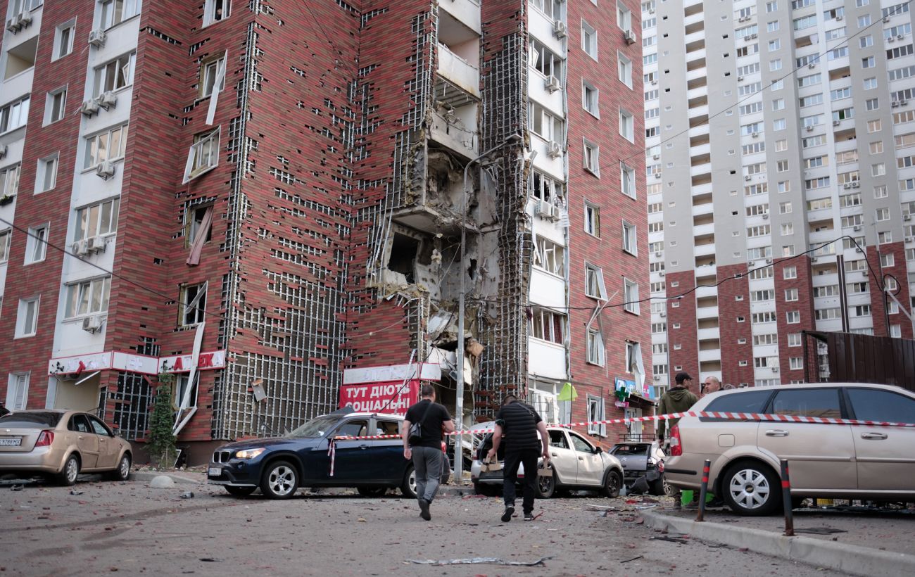 Зображення новини: Власники зруйнованого житла не платитимуть за комуналку: Зеленський підписав закон