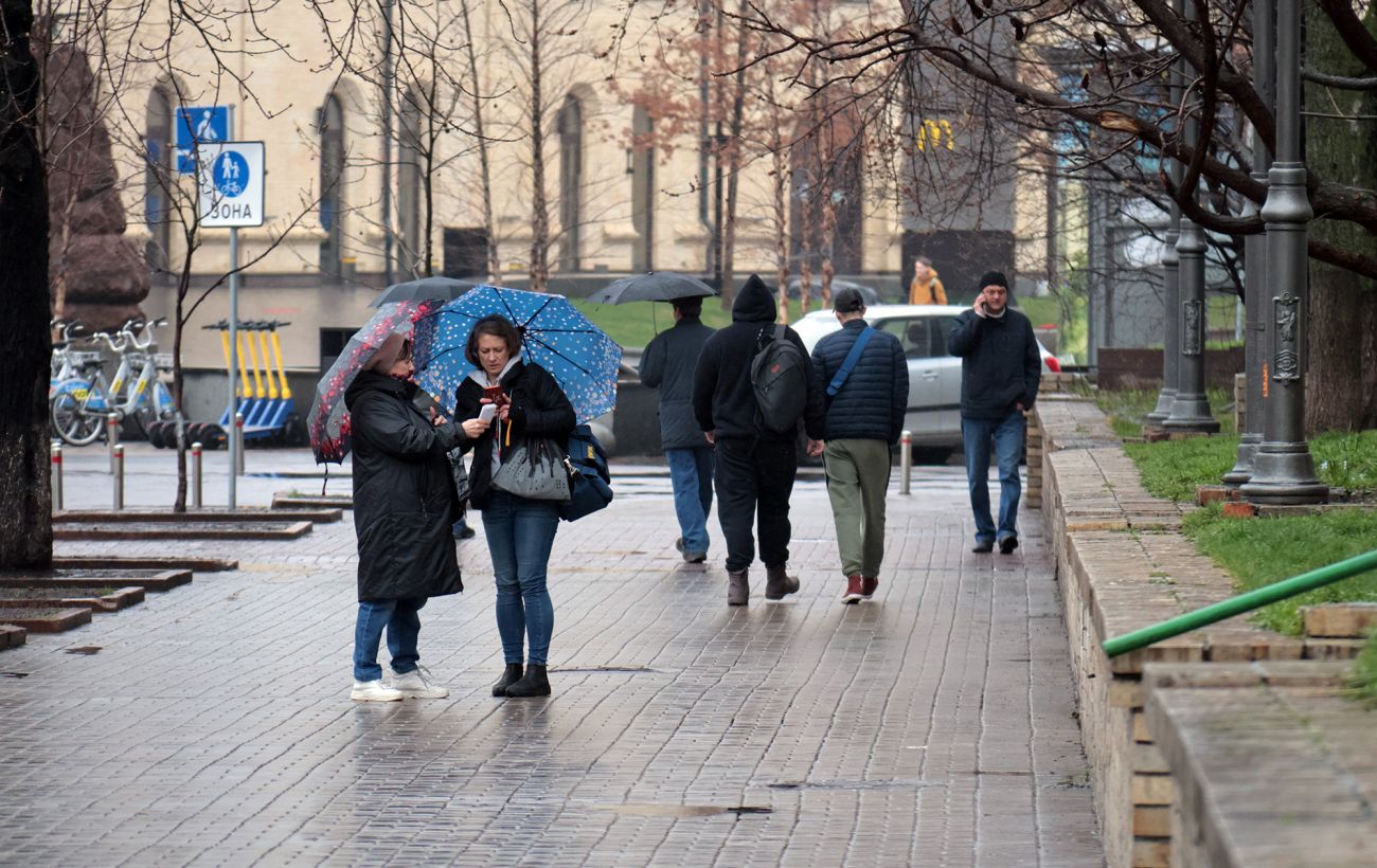 Зображення новини: Тепло до +19 і локальні дощі: в яких регіонах сьогодні чекати опади