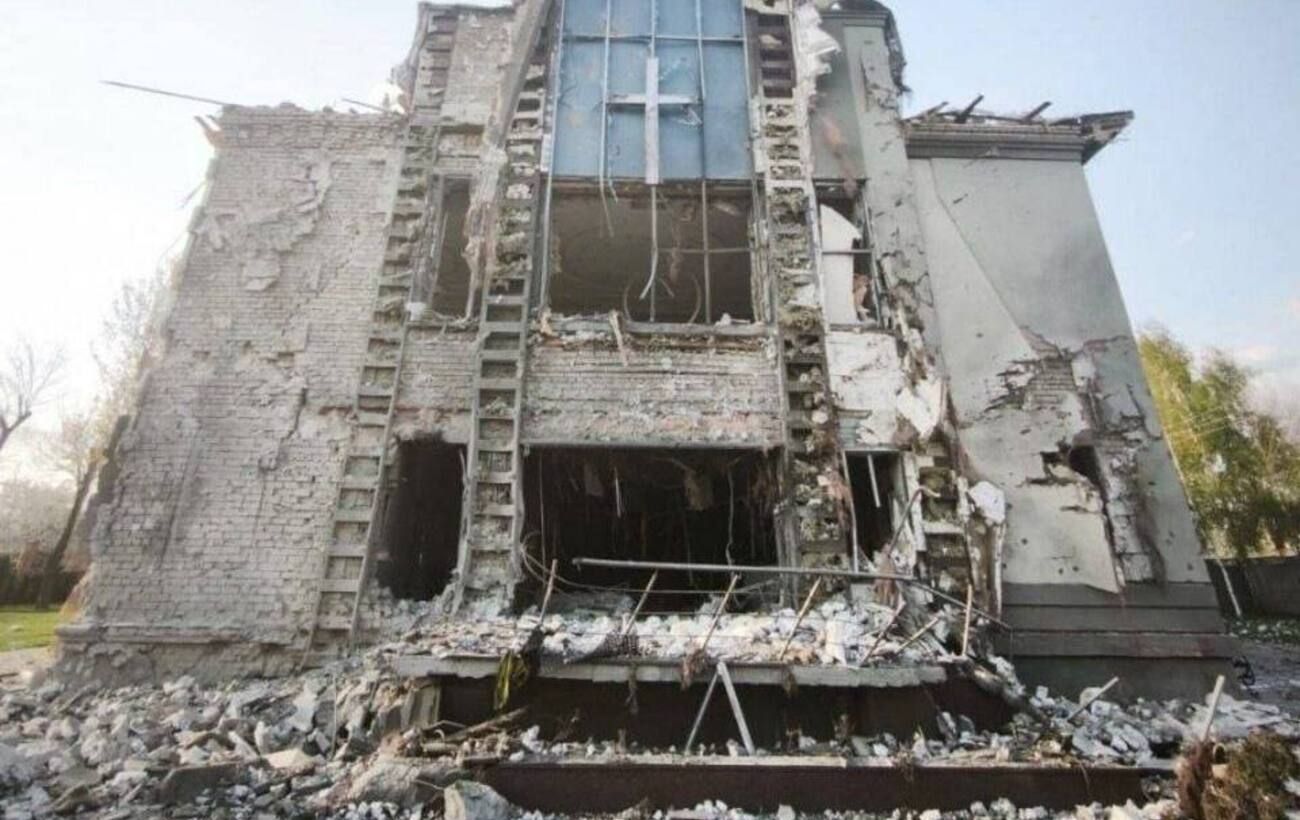 Зображення новини: Росіяни вдарили по молитовному дому в Запоріжжі, є загиблий та поранені