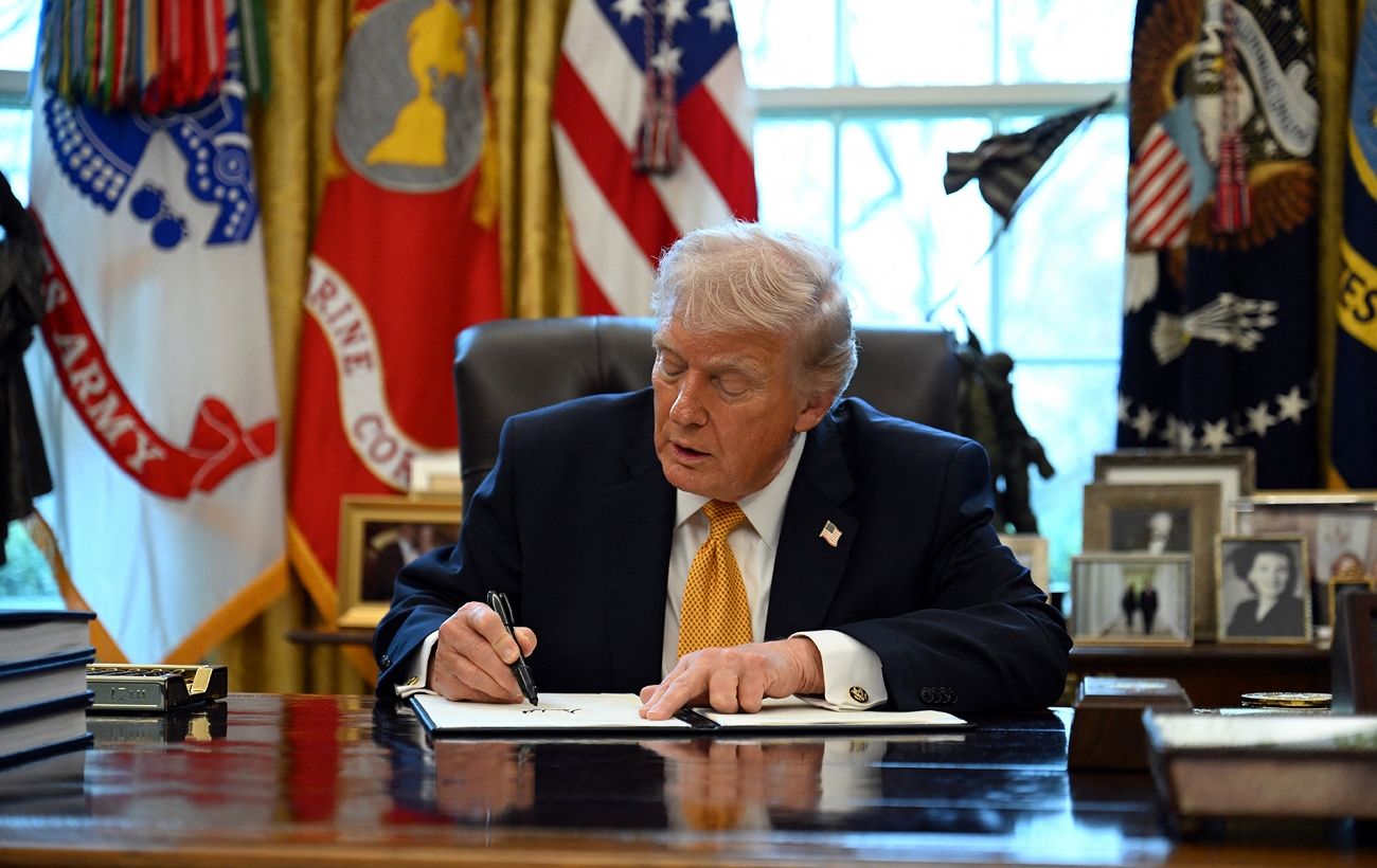 Зображення новини: Трамп знову заборонив суднам РФ швартуватись в США: яку вказав причину