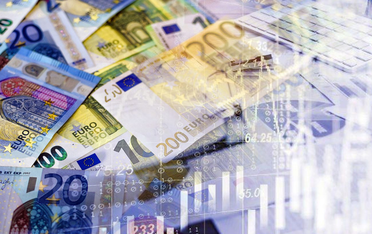 Зображення новини: Долар росте, у євро новий рекорд: курс на 20 квітня та що робити, якщо гроші пішли не на той рахунок