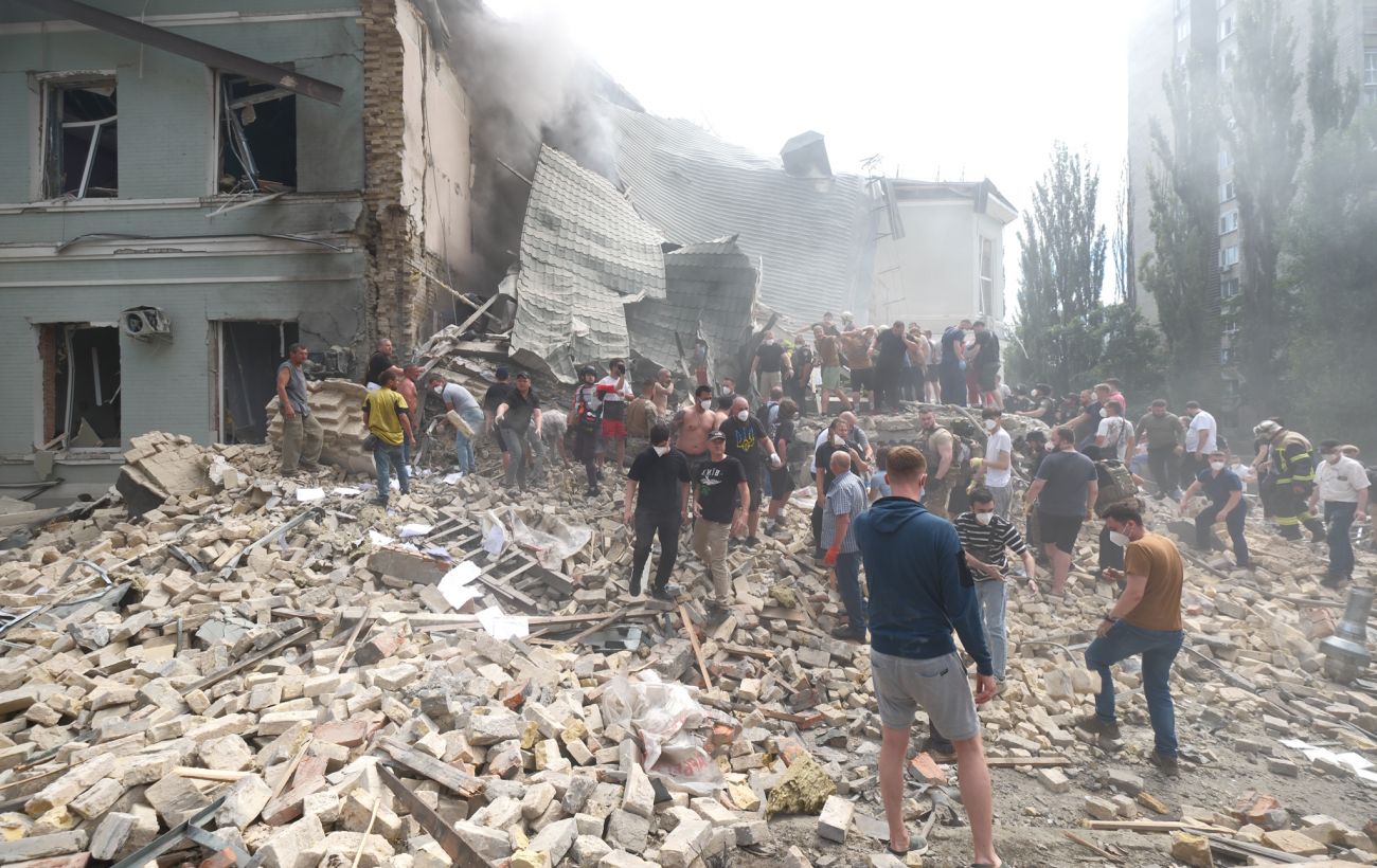 Зображення новини: Відплата за "Охматдит" та Грозу: Зеленський підписав санкції проти винних у ракетному терорі