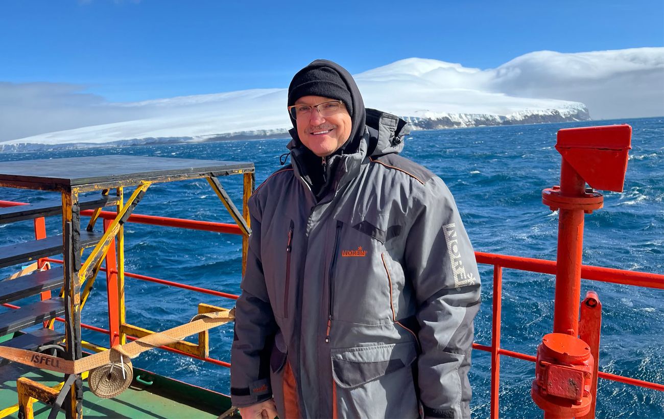 Зображення новини: Перший українець висадився на найсамотніший острів планети: куди і як потрапив киянин