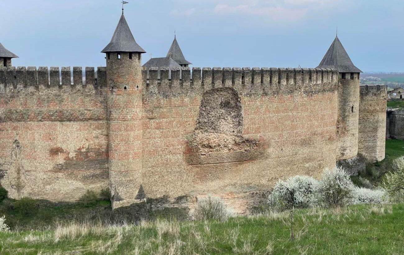 Зображення новини: У Хотинській фортеці обвалився стародавній мур (фото)