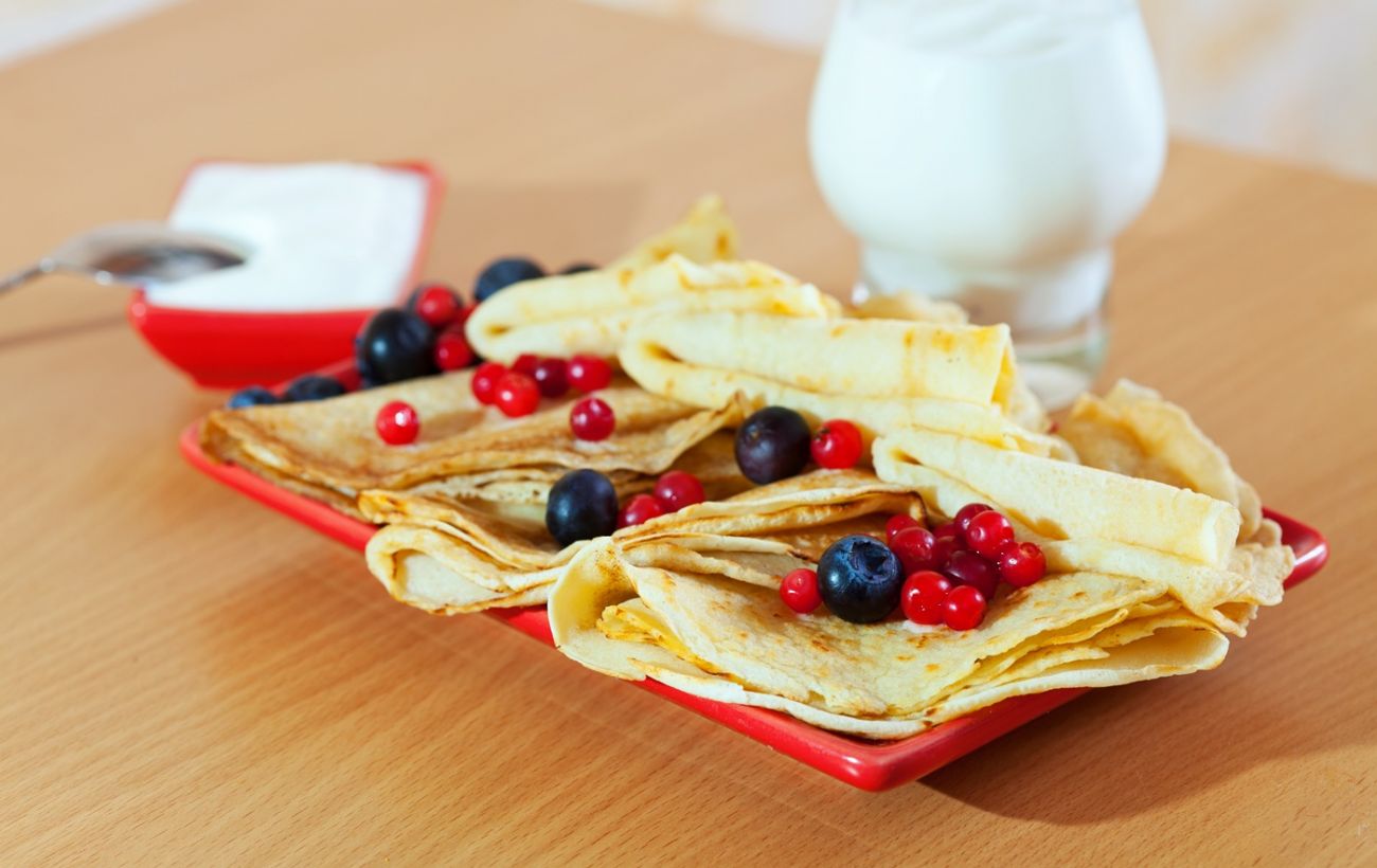 Зображення новини: Забудьте про молоко: названо інгредієнт, з яким млинці стають мереживними й не рвуться