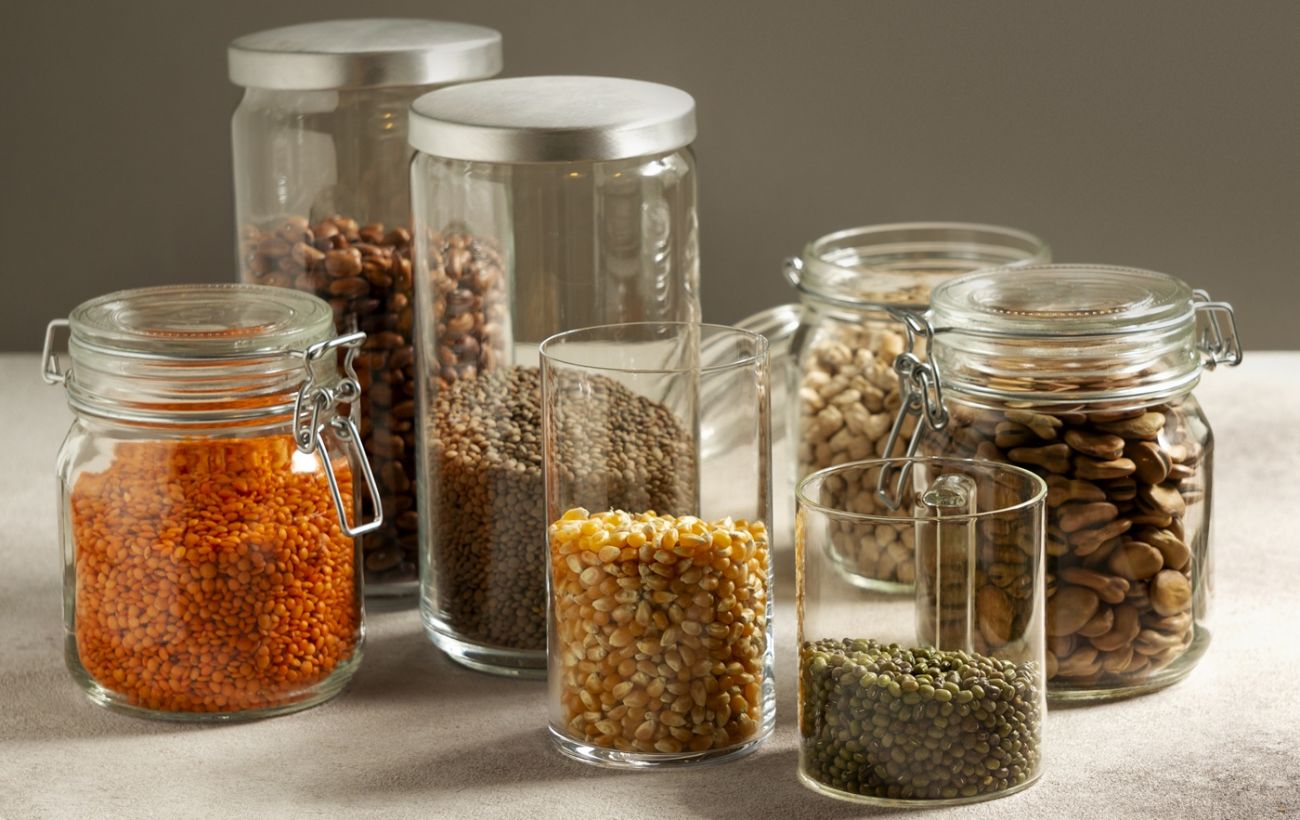 Зображення новини: Не лише крупи: 7 побутових дрібниць, які варто перекласти у скляні банки вже сьогодні