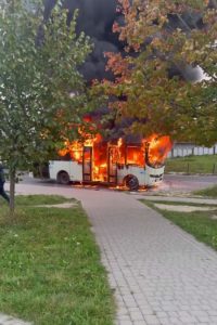 Вогонь охопив салон за лічені секунди: у Львові спалахнув автобус з пасажирами (відео)