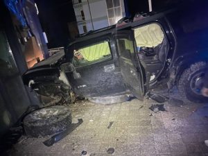 На Київщині п’яний водій позашляховика врізався у фасад будинку: що відомо