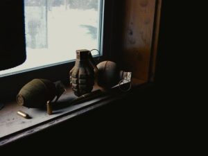 Підсів на трасі: на Одещині чоловік у військовій формі підірвав гранату в авто, поранивши людину