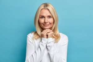 Одразу мінус 10 років: цю річ повинна мати кожна жінка після 50, щоб мати молодший вигляд