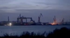 Удар по суднобудівному заводу у Керчі: міноборони РФ визнало, що пошкоджений корабель