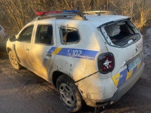 Їхали затримувати колаборантів: окупанти вдарили з дрона по машині правоохоронців (фото)