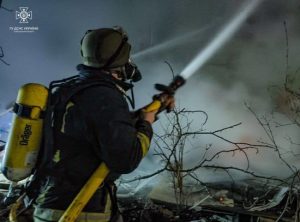 Російські війська вдарили по багатоповерхівці у Херсоні: деталі