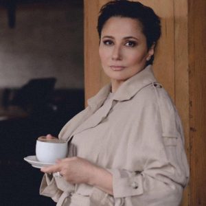 Олена Мозгова на свіжому фото приголомшила молодим виглядом 69-річної мами, на яку дуже схожа