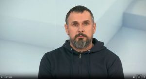 Олег Сенцов розповів, як відновлюється після поранення  та як реагує на “мирне життя” українців у тилу