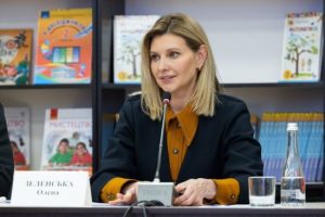 “Ми обороняємося, щоб більше ніхто не втрачав ні життя, ні історії”: емоційний виступ Зеленської у ЮНЕСКО