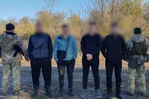 Восьмеро молодих українців намагалися втекти за кордон: скільки заплатили і чим закінчилося (фото)