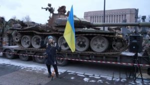 У Фінляндії виставили на площі знищений в Україні російський танк: в Кремлі обурені