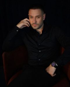 Відомий український співак на добу застряг посеред траси через негоду: “Води взагалі не було”