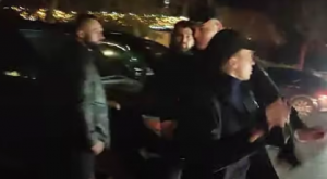На Київщині напали на відомого журналіста-розслідувача під час знімань: відео