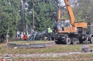 У Львові демонтували чергову радянську скульптуру: яку саме