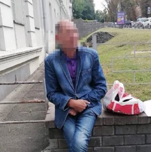 У центрі Києва чоловік напав на дівчинку, аби відібрати гроші, які вона збирала на ЗСУ: як його покарали