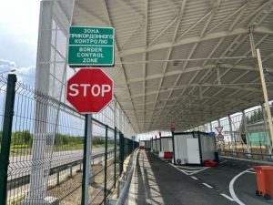 Поляки заблокували український кордон: у посольстві України відреагували