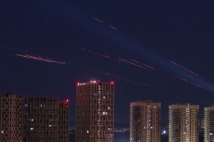 Дрони летіли у кілька хвиль з різних напрямків: деталі найбільш масованої атаки на Київ