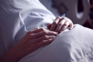 Це диво: жінка вийшла з 5-річної коми, почувши жарт мами