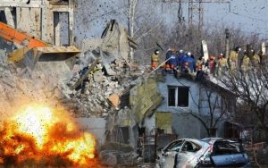 “Передові технології “ДНР”: як окупанти ремонують дороги у зруйнованій Макіївці (відео)