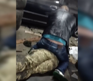 На Закарпатті “накурений” співробітник ТЦК напав на ексколегу з ножем – журналіст