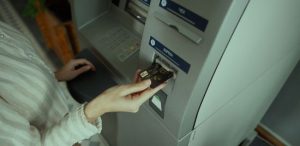Збій “Київстару” вплинув на банківську систему: як працюють термінали і банкомати