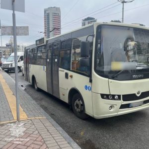 Зупинка громадського транспорту під час повітряних тривог: чи скасують рішення відповіли у КМДА