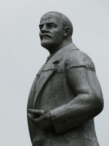 У центр Маріуполя окупанти повернуть пам’ятник Леніну
